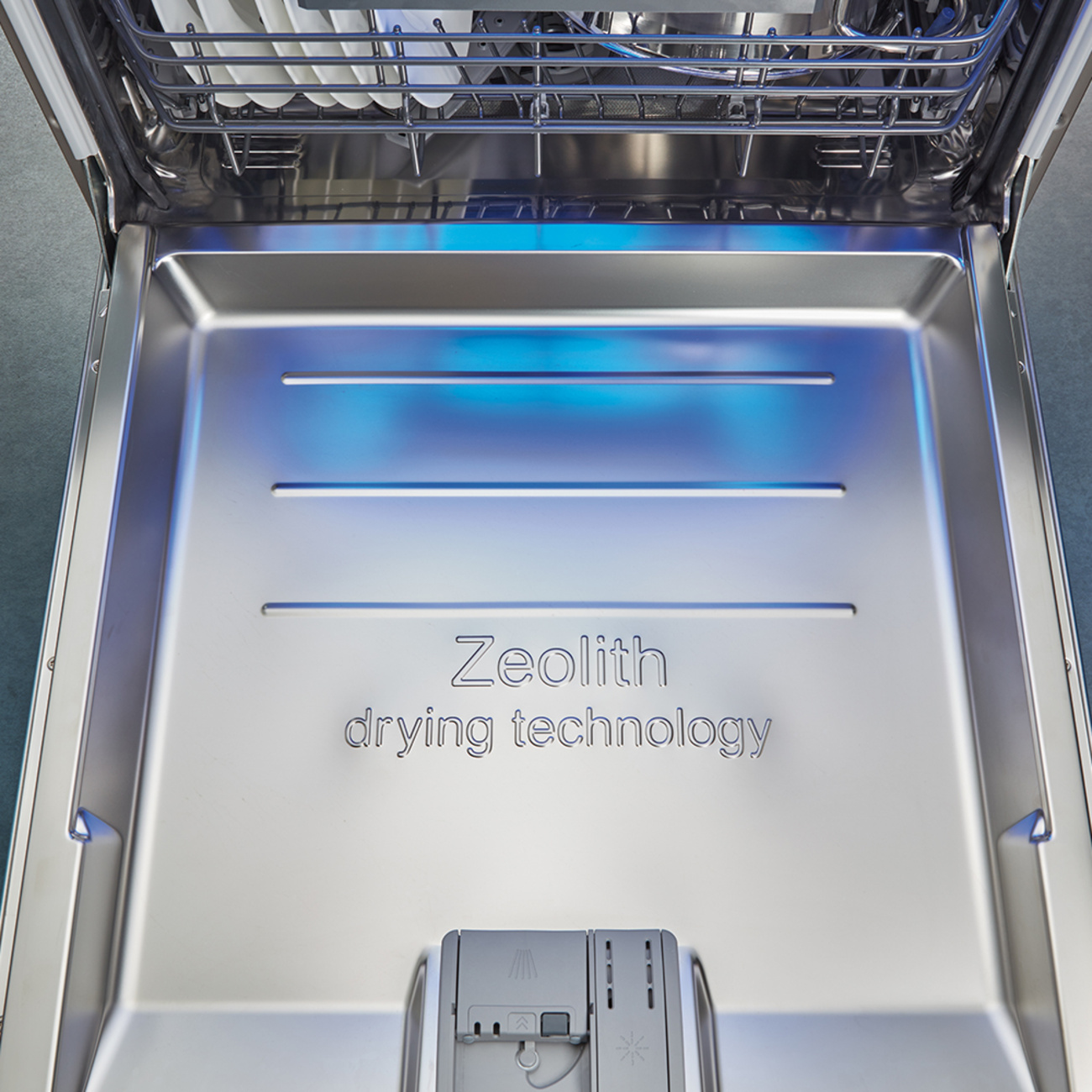 Zeolith Trocknen – Für glänzende Spülergebnisse bei Schmitt Elektrotechnik GmbH & Co.KG in Schweinfurt
