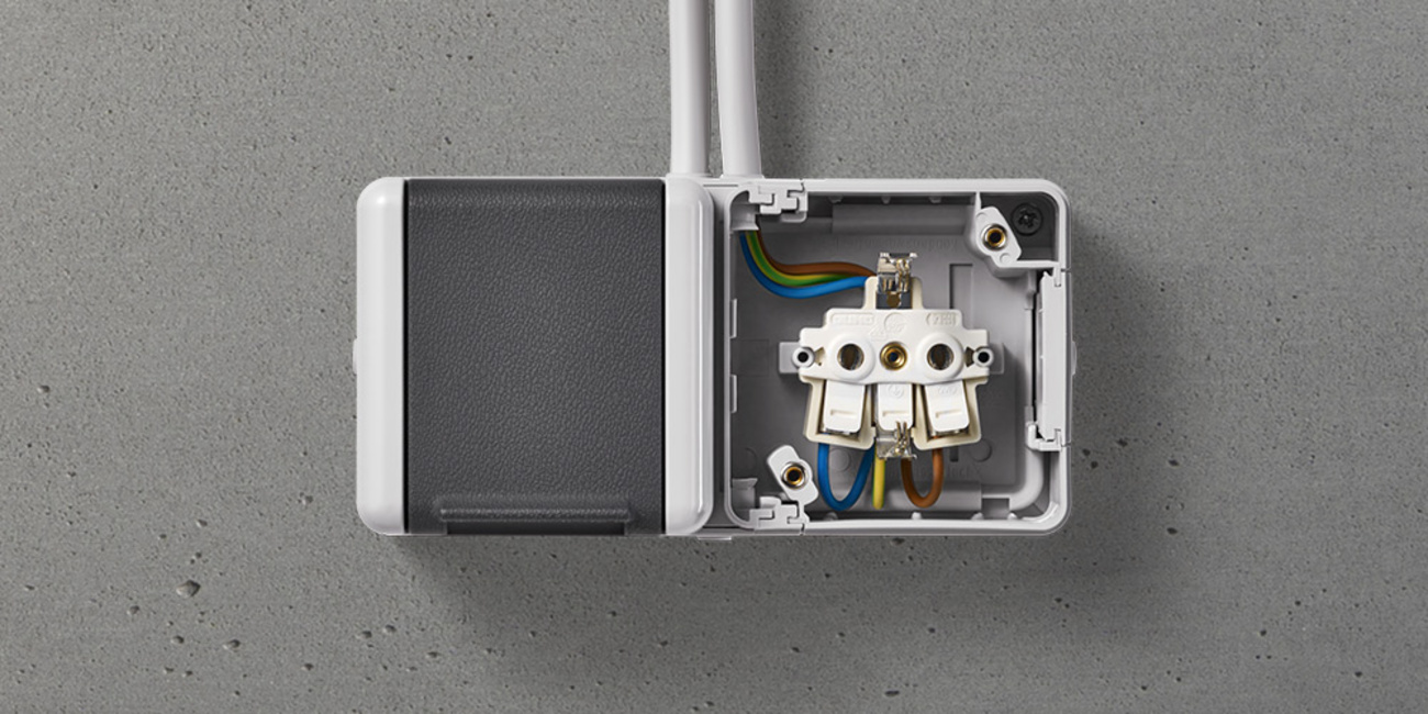 Doppelsteckdose mit Trennsteg bei Schmitt Elektrotechnik GmbH & Co.KG in Schweinfurt